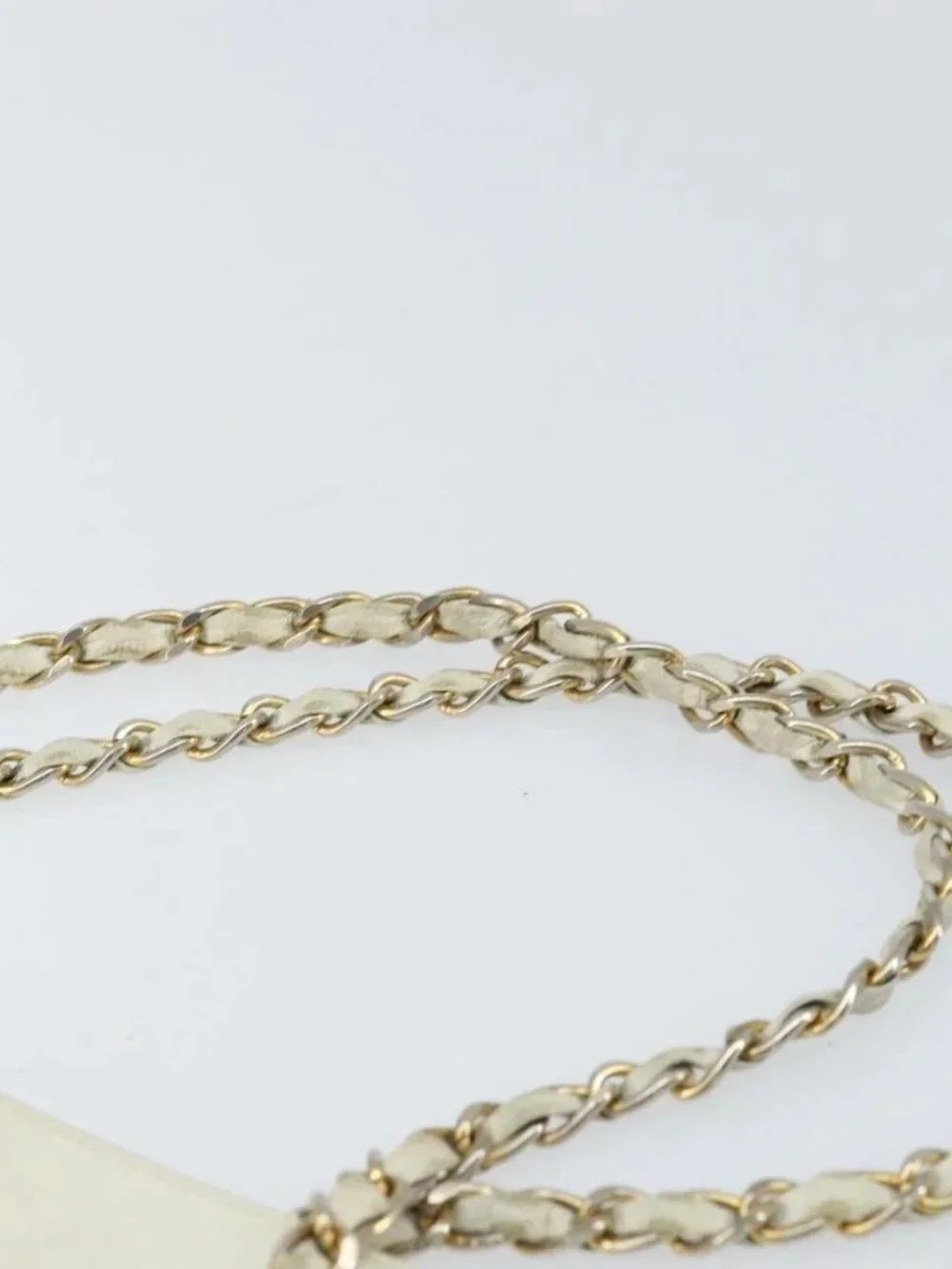 CHANEL Matelasse Chain Shoulder Bag Leather White Gold CC Auth mr1801